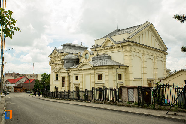 vedere-cu-teatrul-national-din-caracal-judetul-olt.jpg