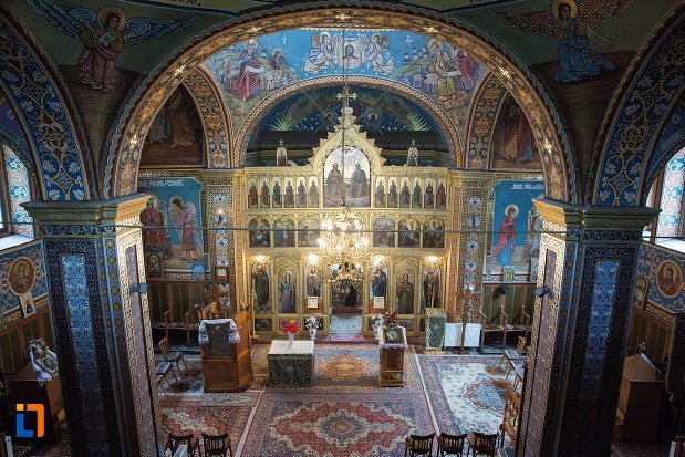 vedere-din-balconul-de-la-biserica-ortodoxa-veche-din-ocna-mures-judetul-alba.jpg