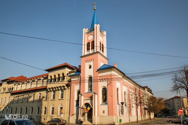 vedere-din-lateral-biserica-greco-catolica-sf-mare-mucenic-gheorghe-biserica-seminarului-teologic-greco-catolic-din-oradea-judetul-bihor.jpg