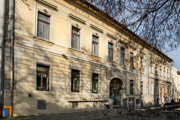 vedere-din-lateral-casa-mikes-din-cluj-napoca-judetul-cluj.jpg