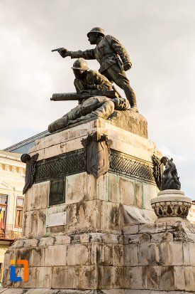 vedere-din-lateral-cu-monumentul-eroilor-din-primul-razboi-mondial-din-botosani-judetul-botosani.jpg