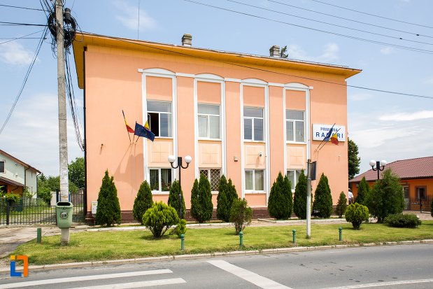 vedere-din-orasul-racari-judetul-dambovita.jpg