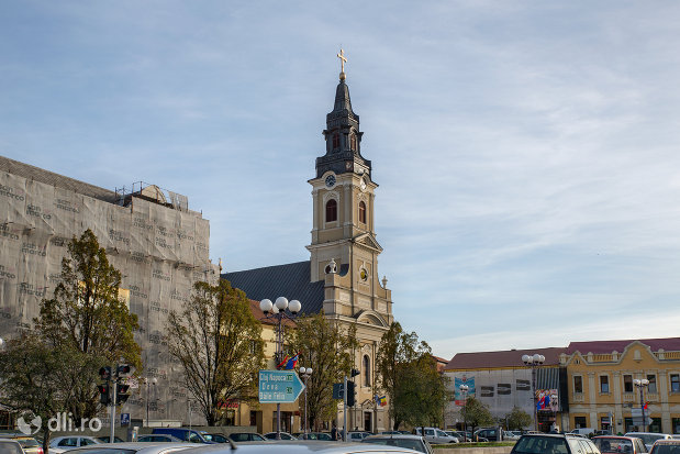 vedere-indepartata-cu-catedrala-ortodoxa-adormirea-maicii-domnului-biserica-cu-luna-din-oradea-judetul-bihor.jpg