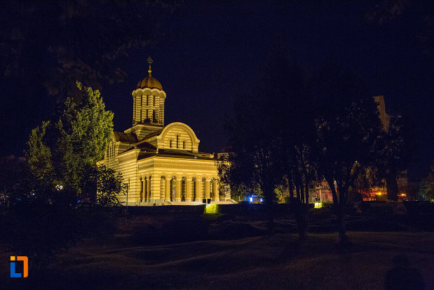 vedere-nocturna-cu-catedrala-mitropolitana-inaltarea-domnului-din-targoviste-judetul-dambovita.jpg