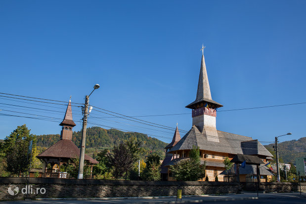 vedere-spre-biserica-de-lemn-ortodoxa-din-baia-sprie-judetul-maramures.jpg