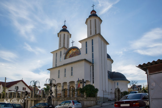 vedere-spre-biserica-ortodoxa-pogorarea-sfantului-duh-din-zalau-judetul-salaj.jpg