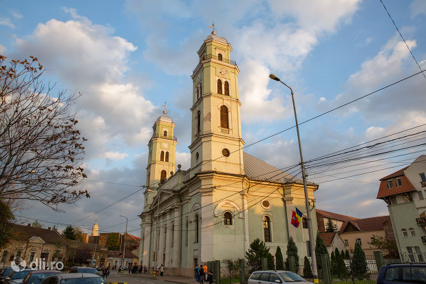 vedere-spre-biserica-reformata-din-oradea-judetul-bihor.jpg