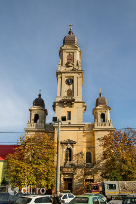 vedere-spre-biserica-romano-catolica-coborarea-sfantului-duh-din-oradea-judetul-bihor.jpg