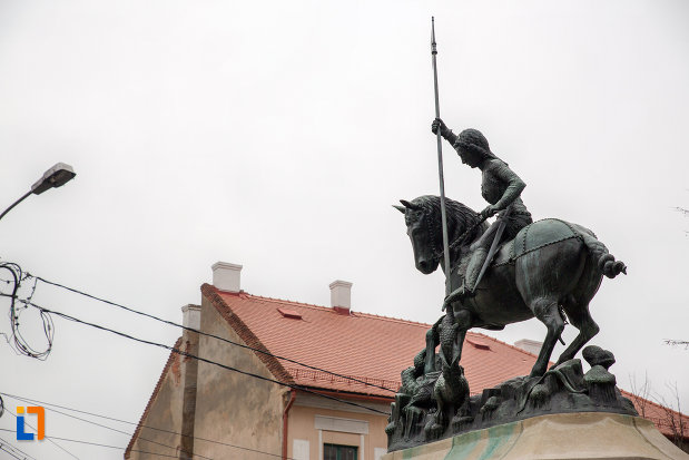 vedere-spre-statuia-sfantul-gheorghe-din-cluj-napoca-judetul-cluj.jpg