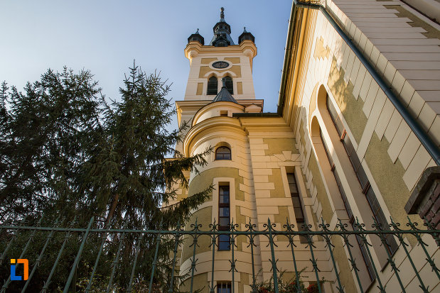 vedere-spre-turn-biserica-reformata-calvina-din-cluj-napoca-judetul-cluj.jpg