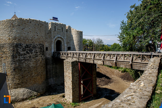 viaduct-de-la-cetatea-de-scaun-a-sucevei-judetul-suceava.jpg