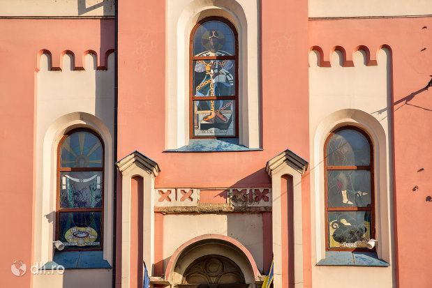 vitralii-de-la-biserica-greco-catolica-sf-mare-mucenic-gheorghe-biserica-seminarului-teologic-greco-catolic-din-oradea-judetul-bihor.jpg