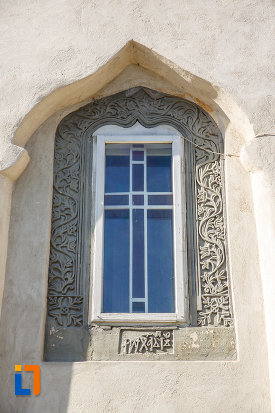 vitralii-de-la-biserica-ortodoxa-din-salcea-judetul-suceava.jpg