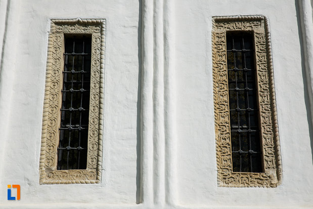 vitralii-de-la-biserica-sf-gheorghe-domnesc-1677-din-ocnele-mari-judetul-valcea.jpg