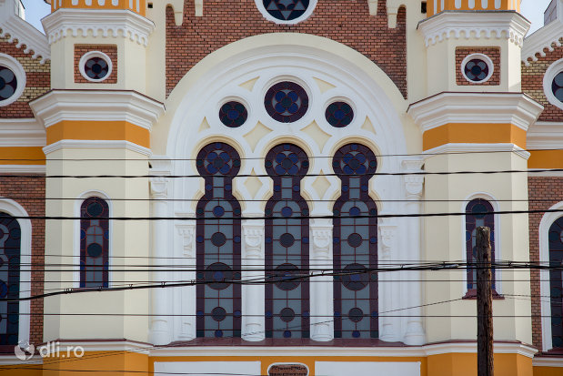 vitralii-de-la-sinagoga-ortodoxa-hevra-sas-din-oradea-judetul-bihor.jpg