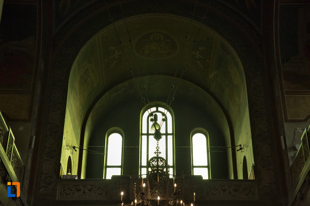 vitralii-vazute-din-interior-catedrala-ortodoxa-a-vadului-feleacului-si-clujului-din-cluj-napoca-judetul-cluj.jpg
