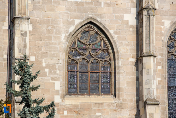 vitraliu-de-la-biserica-sfantul-mihail-din-cluj-napoca-judetul-cluj.jpg