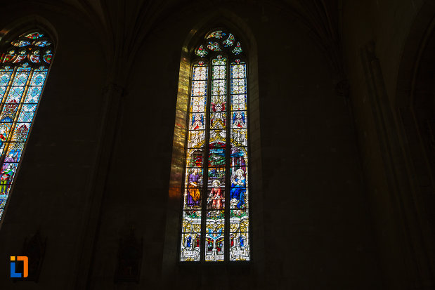 vitraliu-din-biserica-sfantul-mihail-din-cluj-napoca-judetul-cluj.jpg