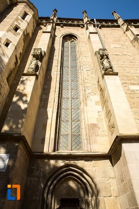 vitraliu-si-coloane-de-la-biserica-neagra-1383-1477-din-brasov-judetul-brasov.jpg