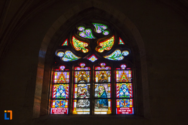 vitraliu-vazut-de-aproape-biserica-sfantul-mihail-din-cluj-napoca-judetul-cluj.jpg