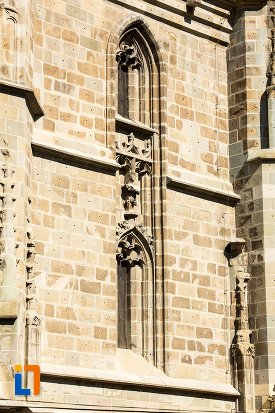 zid-cu-ferestre-biserica-neagra-1383-1477-din-brasov-judetul-brasov.jpg