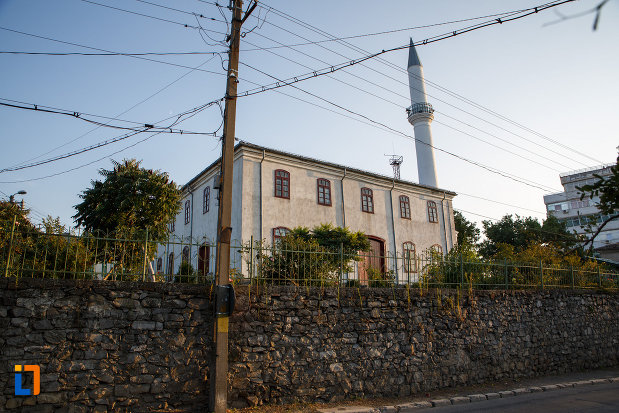 zid-de-piatra-de-la-geamia-azizie-din-tulcea-judetul-tulcea.jpg