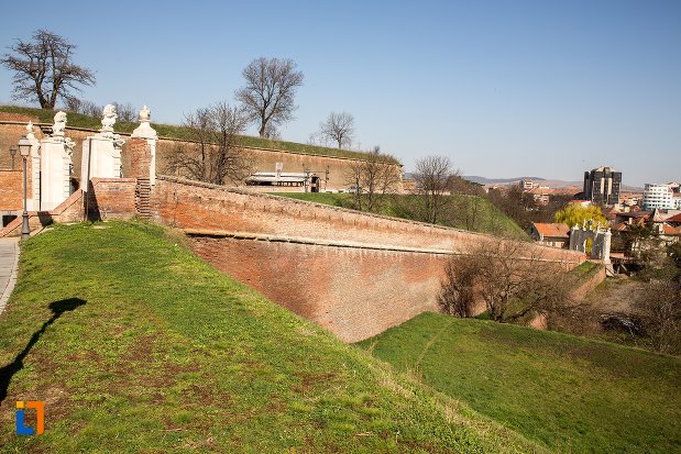 ziduri-de-la-cetatea-alba-carolina-din-alba-iulia-judetul-alba.jpg