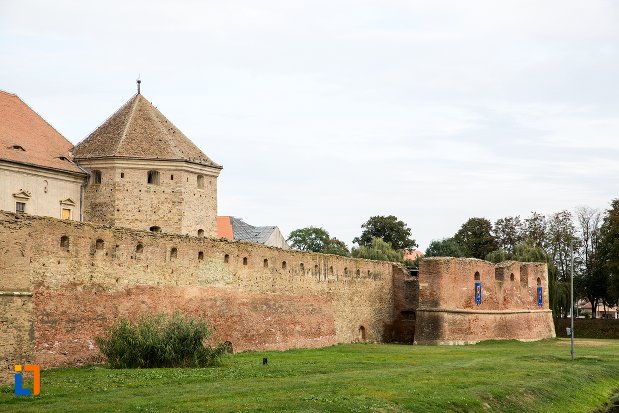 ziduri-si-bastion-de-la-cetatea-fagaras-judetul-brasov.jpg