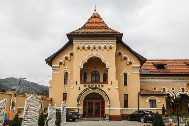 zona-de-acces-in-cazinoul-muncitoresc-din-petrosani-judetul-hunedoara.jpg