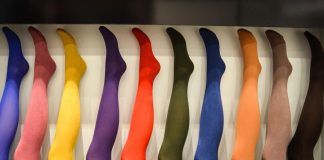 Nailonul, o invenție ce a schimbat lumea și „nebunia ciorapilor de damă” Nilon