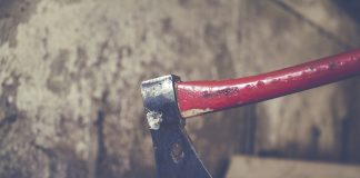 Una dintre cele mai importante evoluții ale omenirii – Toporul și evoluția sa Topor