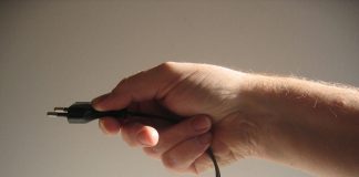 Cum este corect – ştecher sau ştecăr