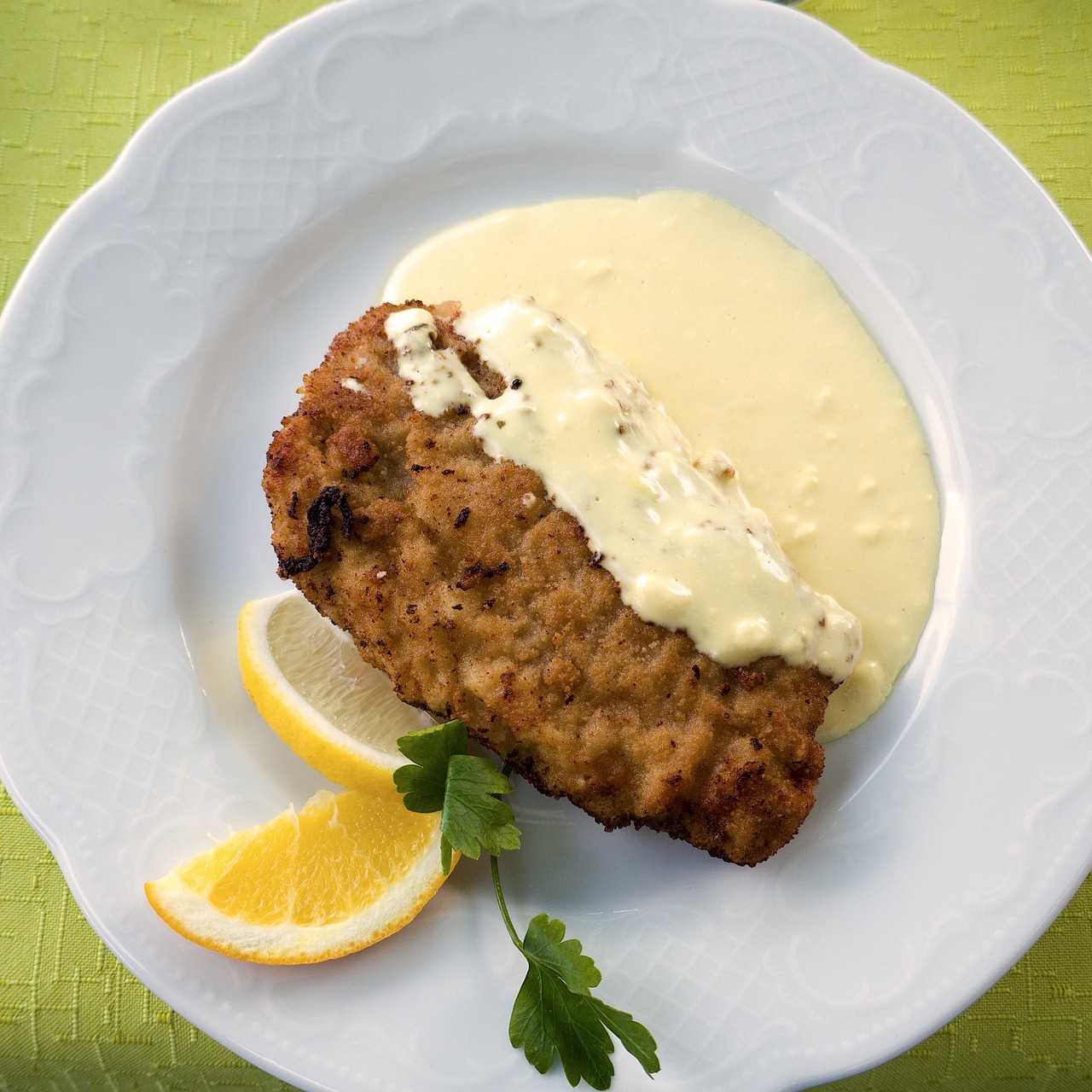 Cum este corect - gordon bleu sau cordon-bleu