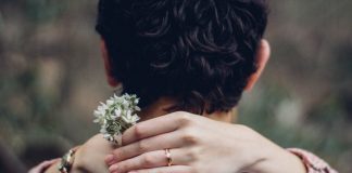 Diamantele sunt pentru totdeauna, Exploziva campanie publicitară De Beers şi naşterea unei iluzii