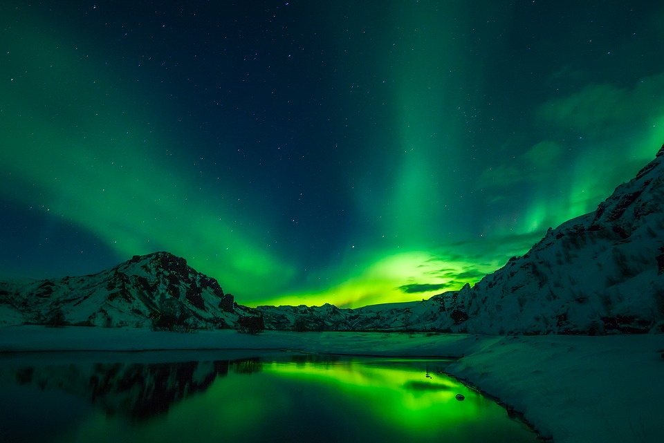 Crăciun cu cărţi în ţara elfilor. Miracolul islandez şi o frumoasă tradiţie de sărbători, Aurora boreala