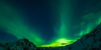 Crăciun cu cărţi în ţara elfilor. Miracolul islandez şi o frumoasă tradiţie de sărbători, Aurora boreala