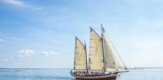 Până în pânzele albe – sensul şi originea expresiei