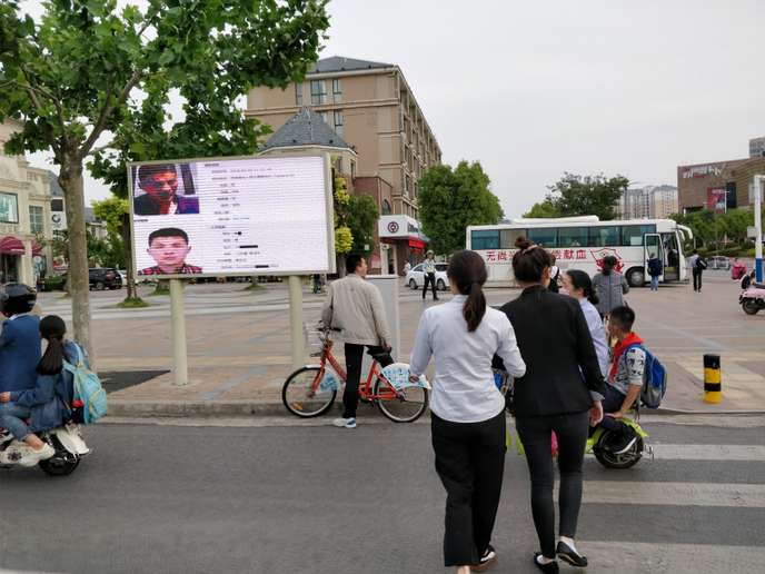 Sistemul de evaluare a cetatenilor in China, afisaj public al celor care au traversat neregulamentar