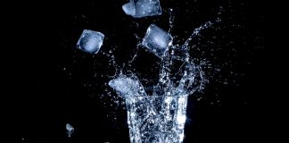 Furtună într-un pahar cu apă, sensul şi originea expresiei