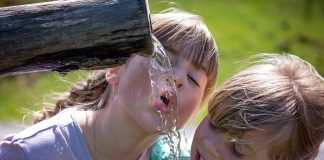 Hidratarea – 7 metode care, garantat, ne vor crea obişnuinţe de a ne hidrata optim