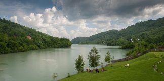 3 locuri de pescuit splendide din România