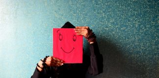 Happycraţia – fericirea “obligatorie”, subiectul fierbinte al secolului al XXI-lea