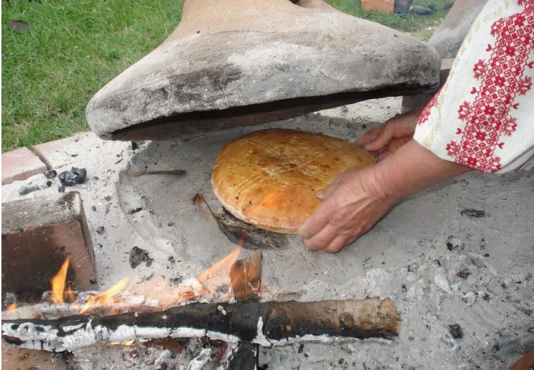 Cuptor de paine traditional, din Oltenia