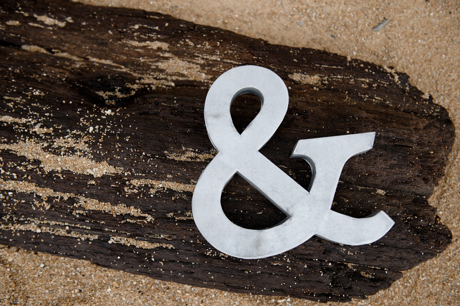 Ampersand (&) – originea şi semnificaţia simbolului