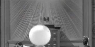 Dictatorul şi fascinaţia puterii. Iluziile lumii moderne, Charlie Chaplin, in filmul "Dictatorul"