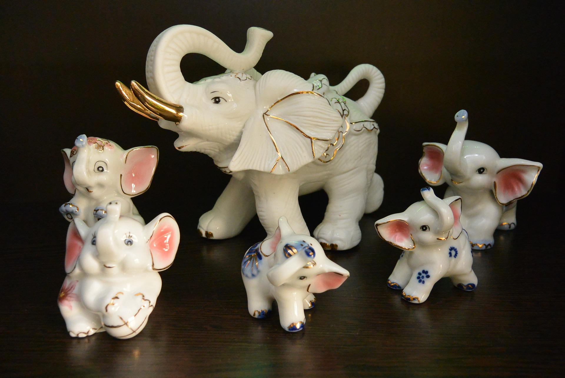 Elefanti albi, figurine