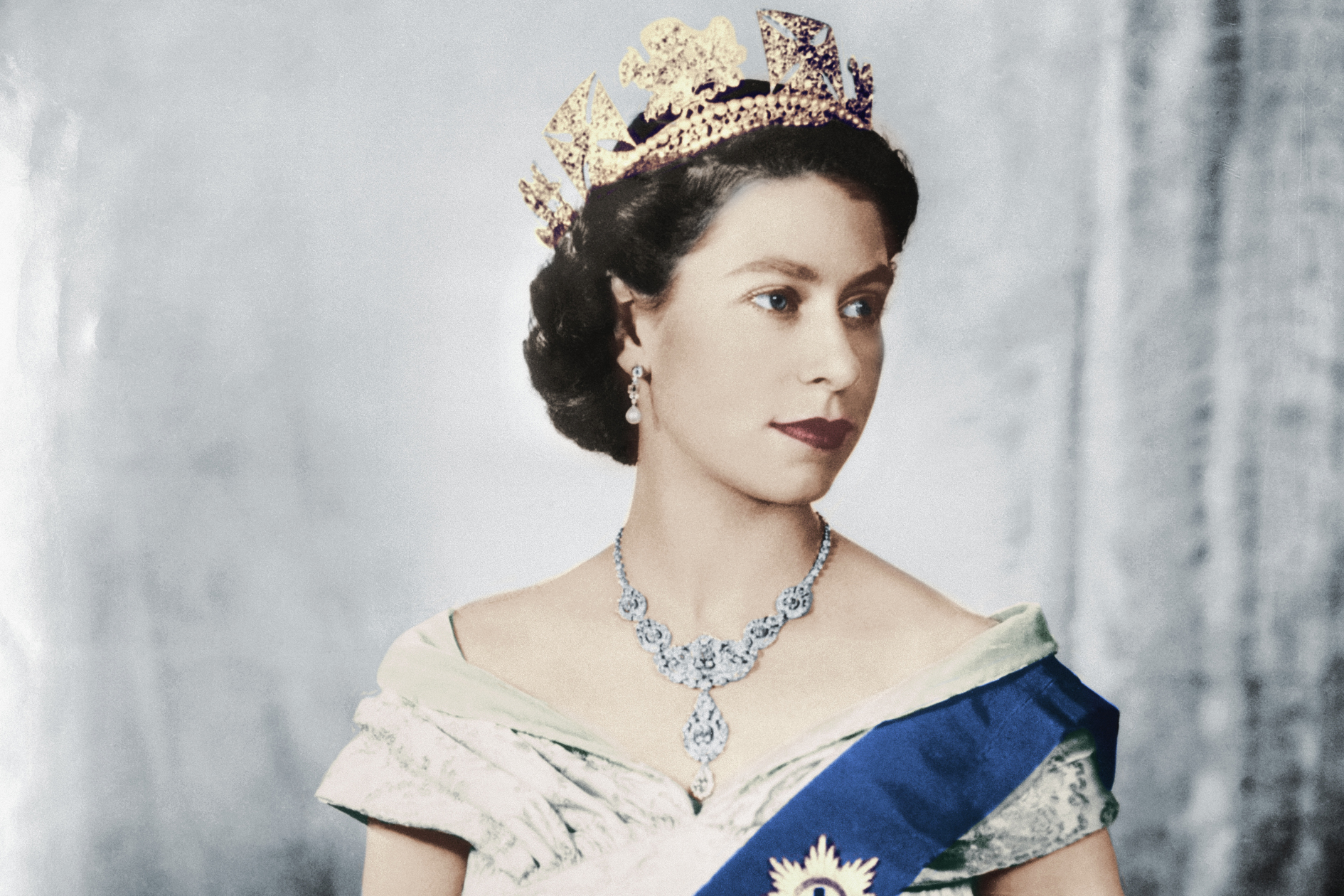 Regina Elisabeta, a Marii Britanii