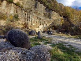 Trovantii de la Costesti, Sursa Planiada