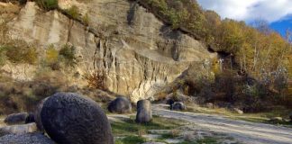 Trovanții de la Costeşti – cele mai spectaculoase “roci vii” din lume Trovantii de la Costesti, Sursa Planiada