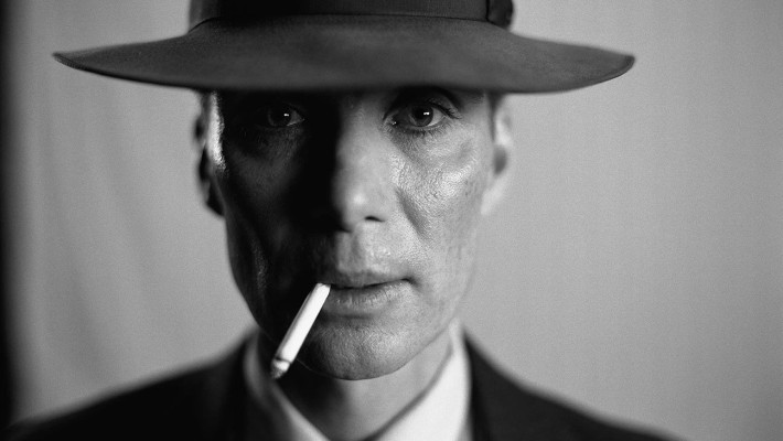 Cillian Murphy in rolul Robert J. Oppenheimer.